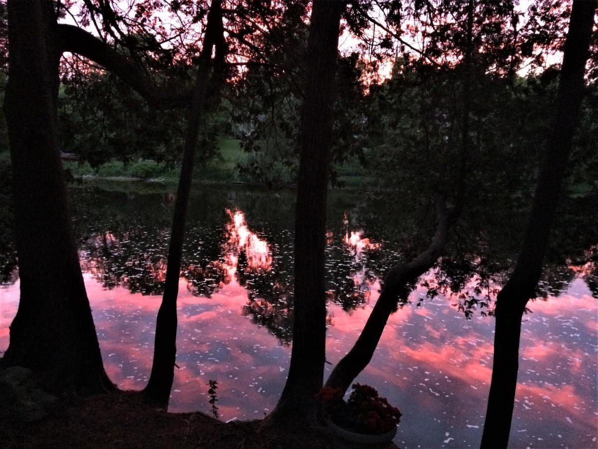 Romantic Riverside Suite In Elora Εξωτερικό φωτογραφία